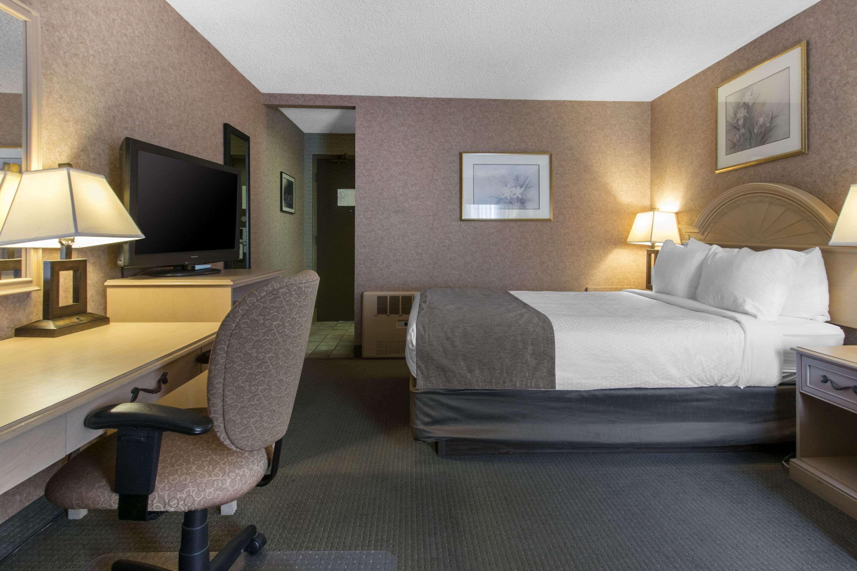 Flamingo Hotel Medicine Hat Kültér fotó