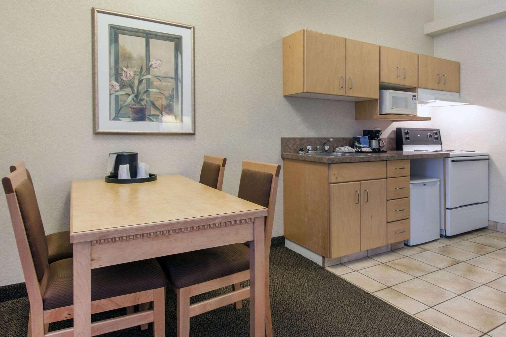 Flamingo Hotel Medicine Hat Kültér fotó